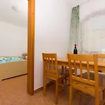 Apartment Pero Trogir